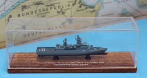 Korvette F 262 "Erfurt" full hull christening (1 p.) D 2007 in showcase in ca. 1:1000